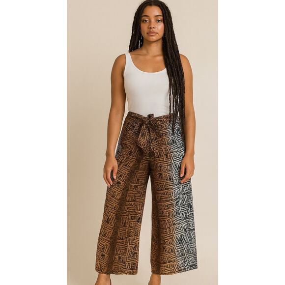 bebe Pants - Bebe Sheer Chiffon Pants Size 4 Wide Leg Tie Waist Lined with Shorts Two Tone